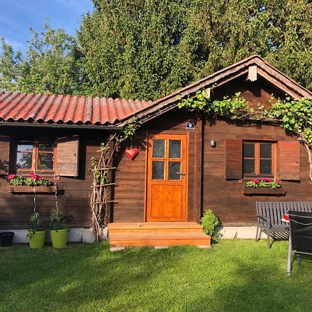 Gemuetliche Blockhuette Mit Grossem Garten Ried im Innkreis Exterior photo