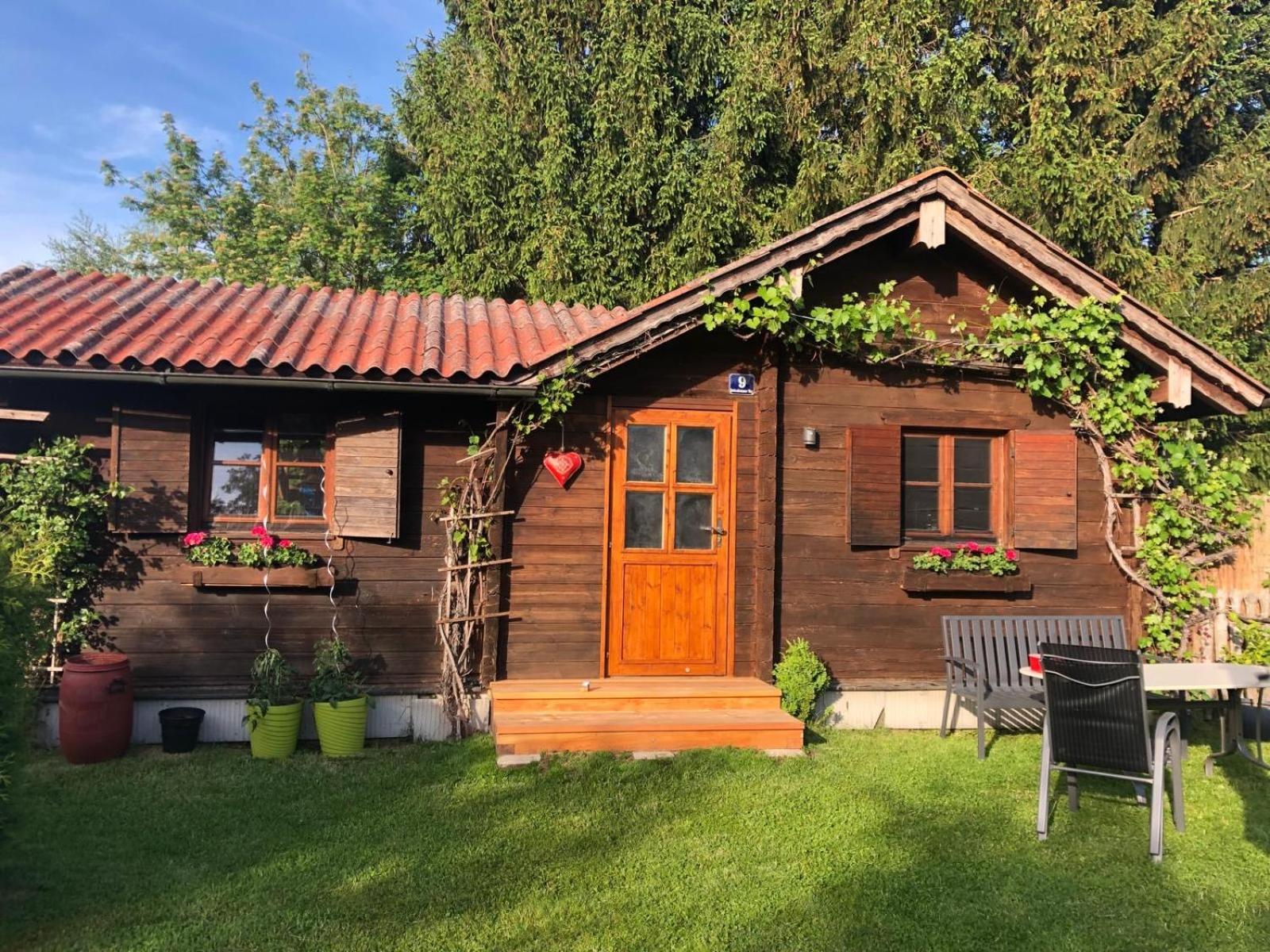 Gemuetliche Blockhuette Mit Grossem Garten Ried im Innkreis Exterior photo